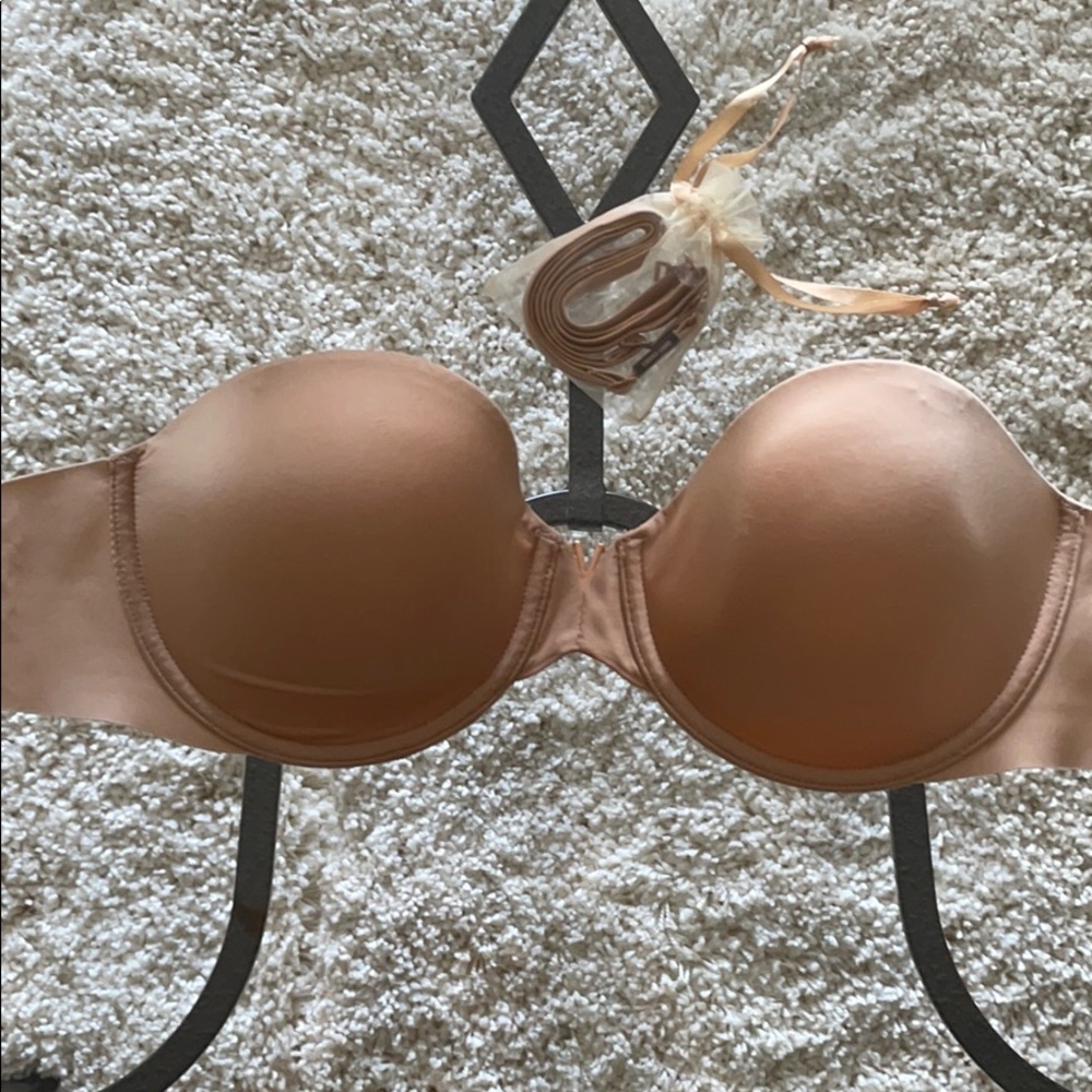 LIKE NEW Victoria’s Secret Convertible Bra